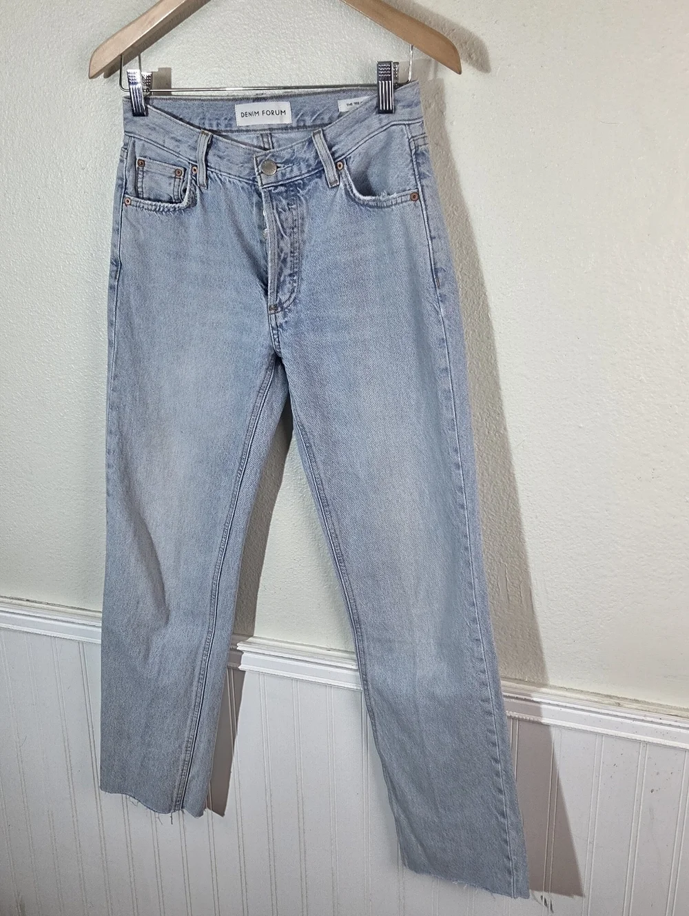 Denim Forum The 90s Joni Lo-Rise Loose Jeans Womens 24 Light Wash Button Fly Raw - Picture 2 of 13